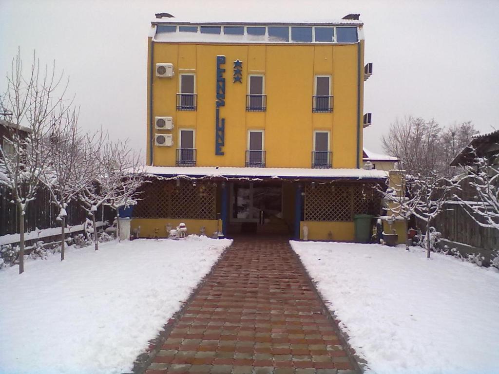 Pensiunea Raffael Otopeni Exterior photo